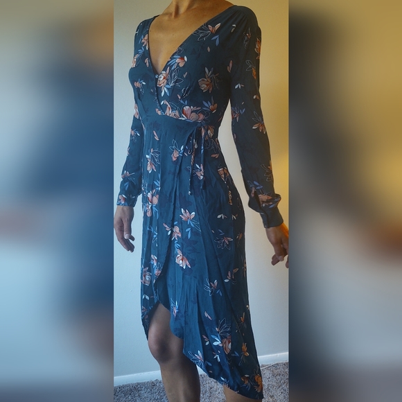 Astr High Low Long Sleeve Dress - Picture 6 of 11